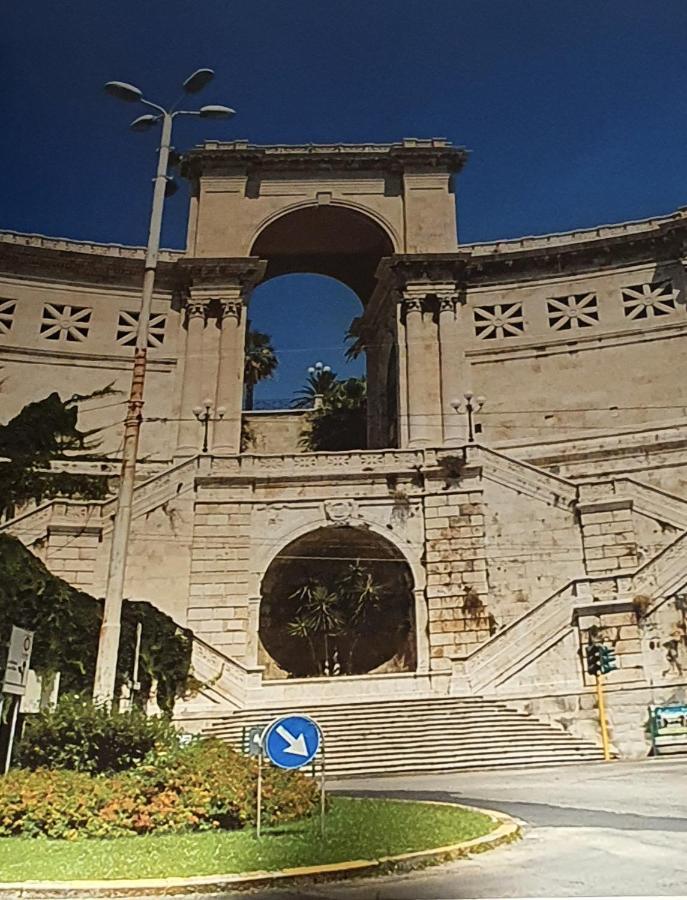Piazza Martiri Rooms Κάλιαρι Εξωτερικό φωτογραφία