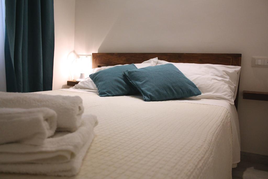Piazza Martiri Rooms Κάλιαρι Δωμάτιο φωτογραφία