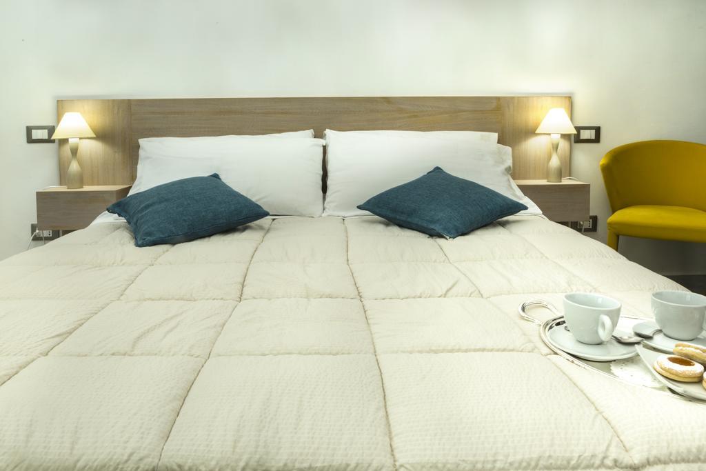 Piazza Martiri Rooms Κάλιαρι Δωμάτιο φωτογραφία